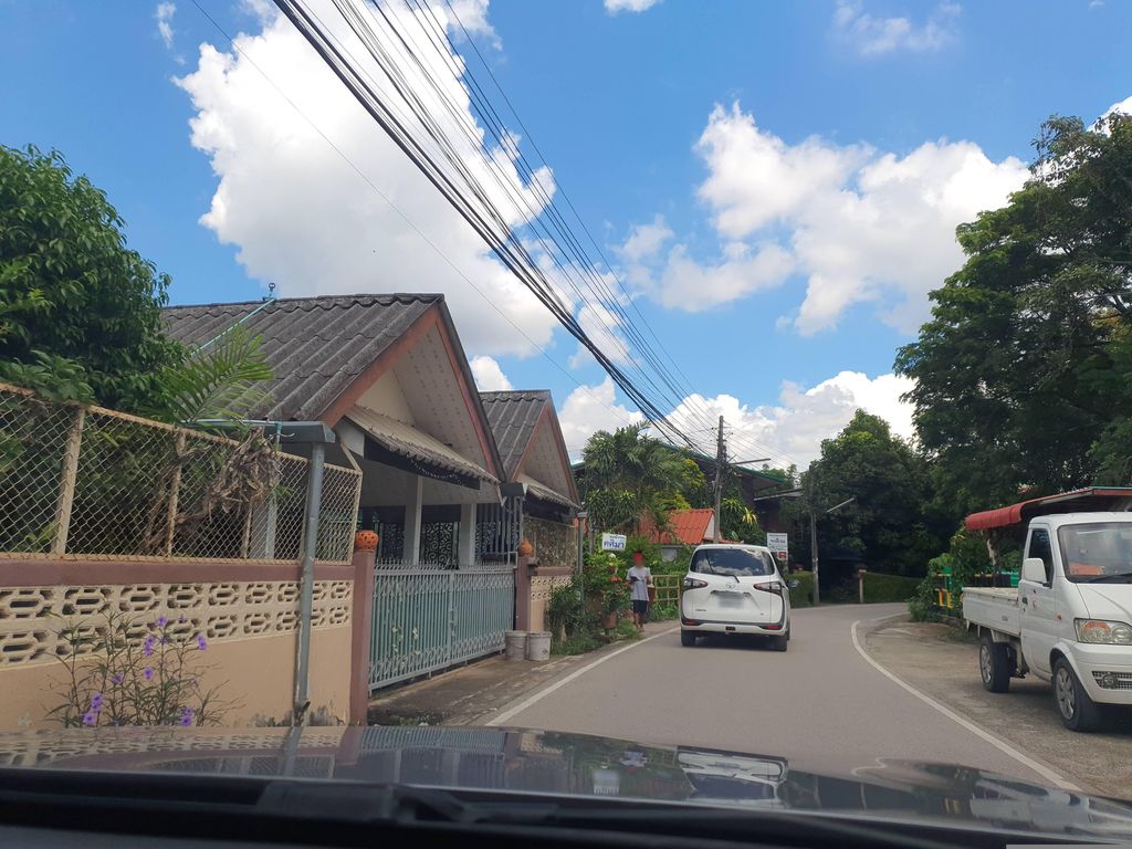 ภาพถนนตรงที่ Herb Bar by Yolanda ตั้งอยู่ ถ่ายโดย jrcarlsen พ.ศ. 2566 (2023) · A street-level view of where Herb Bar by Yolanda stands, by jrcarlsen in 2566 (2023)