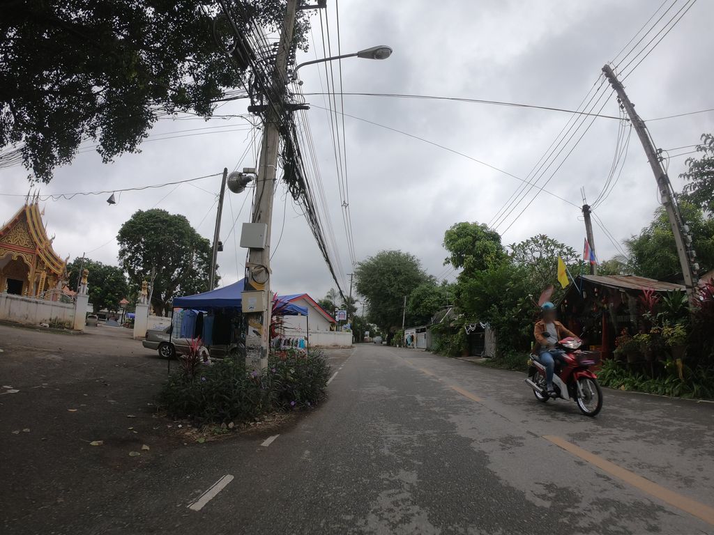 ภาพถนนตรงที่ ชา กาแฟ นายต่อ ตั้งอยู่ ถ่ายโดย chanuwath_grab พ.ศ. 2562 (2019) · A street-level view of where ชา กาแฟ นายต่อ · Cha Kafae Naito stands, by chanuwath_grab in 2562 (2019)