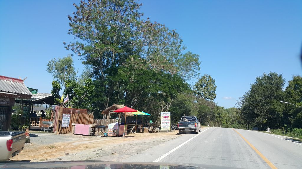 ภาพถนนตรงที่ บ้านป่าเหียงหนองพญาพรหม ตำบลออนใต้ อำเภอสันกำแพง จังหวัดเชียงใหม่ ตั้งอยู่ ถ่ายโดย jrcarlsen พ.ศ. 2560 (2017) · A street-level view of where บ้านป่าเหียงหนองพญาพรหม ตำบลออนใต้ อำเภอสันกำแพง จังหวัดเชียงใหม่ · Ban Pa Hiang Nong Phaya Pharama Tambon Ontai Amphoe San Kamphaeng Changwat Chiang Mai stands, by jrcarlsen in 2560 (2017)