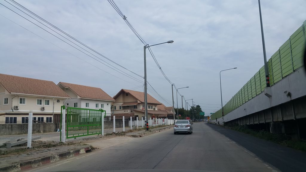 ภาพถนนตรงที่ M.S. Auto service ตั้งอยู่ ถ่ายโดย jrcarlsen พ.ศ. 2559 (2016) · A street-level view of where M.S. Auto service stands, by jrcarlsen in 2559 (2016)