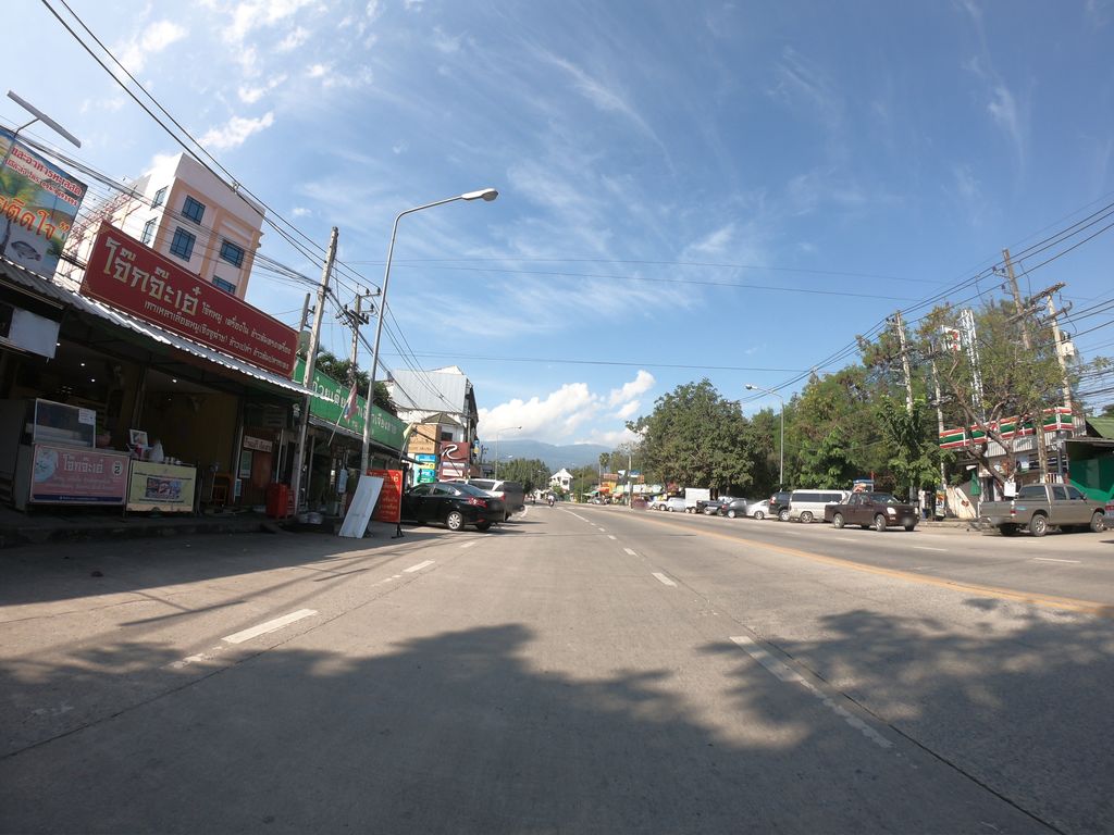 ภาพถนนตรงที่ นิวสุกี้ สนามกีฬา ตั้งอยู่ ถ่ายโดย chanuwath_grab พ.ศ. 2562 (2019) · A street-level view of where นิวสุกี้ สนามกีฬา · New Suki Sanamkila stands, by chanuwath_grab in 2562 (2019)