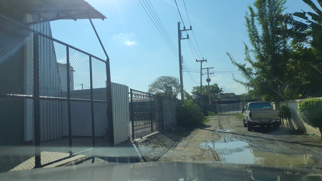 ภาพถนนตรงที่ บุญมาคาเฟ่ ตั้งอยู่ ถ่ายโดย jrcarlsen พ.ศ. 2564 (2021) · A street-level view of where บุญมาคาเฟ่ · Bunmakhafe stands, by jrcarlsen in 2564 (2021)