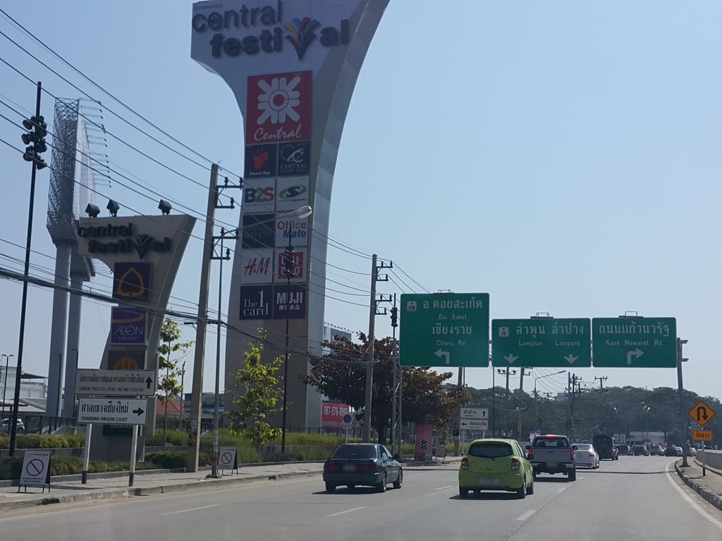 ภาพถนนตรงที่ adidas Brand Center Central Chiangmai Chiangmai ตั้งอยู่ ถ่ายโดย jrcarlsen พ.ศ. 2559 (2016) · A street-level view of where adidas Brand Center Central Chiangmai Chiangmai stands, by jrcarlsen in 2559 (2016)