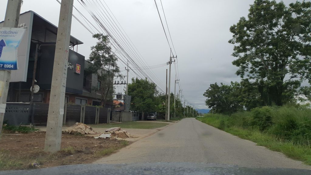 ภาพถนนตรงที่ JPT Arena ตั้งอยู่ ถ่ายโดย jrcarlsen พ.ศ. 2564 (2021) · A street-level view of where JPT Arena stands, by jrcarlsen in 2564 (2021)