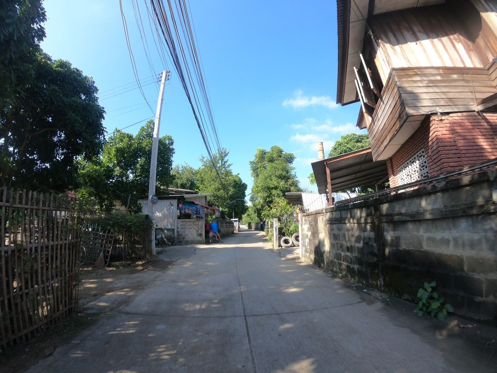 ภาพถนนตรงที่ อู่โหน่ง บริการ ตั้งอยู่ ถ่ายโดย chanuwath_grab พ.ศ. 2562 (2019) · A street-level view of where อู่โหน่ง บริการ · Unong Brikan stands, by chanuwath_grab in 2562 (2019)