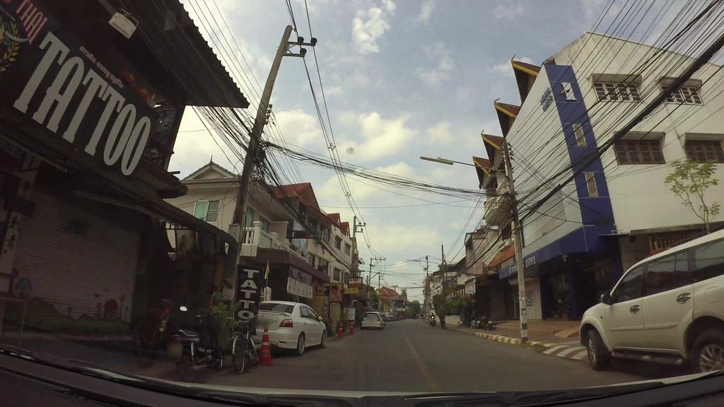 ภาพถนนตรงที่ P' Lar Restaurant,Thai food and bar(ร้านอาหารพี่หล้า อาหารไทยเเละเครื่องดื่ม) ตั้งอยู่ ถ่ายโดย kaart_3 พ.ศ. 2562 (2019) · A street-level view of where P' Lar Restaurant,Thai food and bar(ร้านอาหารพี่หล้า อาหารไทยเเละเครื่องดื่ม) stands, by kaart_3 in 2562 (2019)