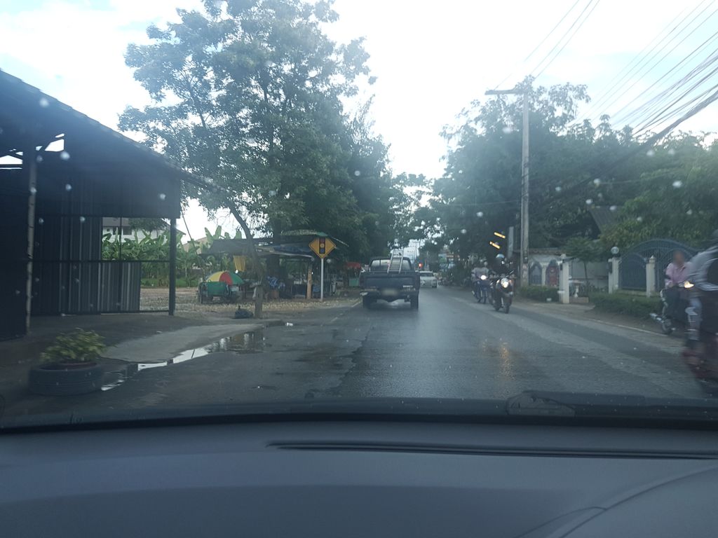 ภาพถนนตรงที่ สถานีมีหอยแม่โจ้ ตั้งอยู่ ถ่ายโดย ekkarin พ.ศ. 2561 (2018) · A street-level view of where สถานีมีหอยแม่โจ้ · Sathani Mi Hoi Mae Jo stands, by ekkarin in 2561 (2018)