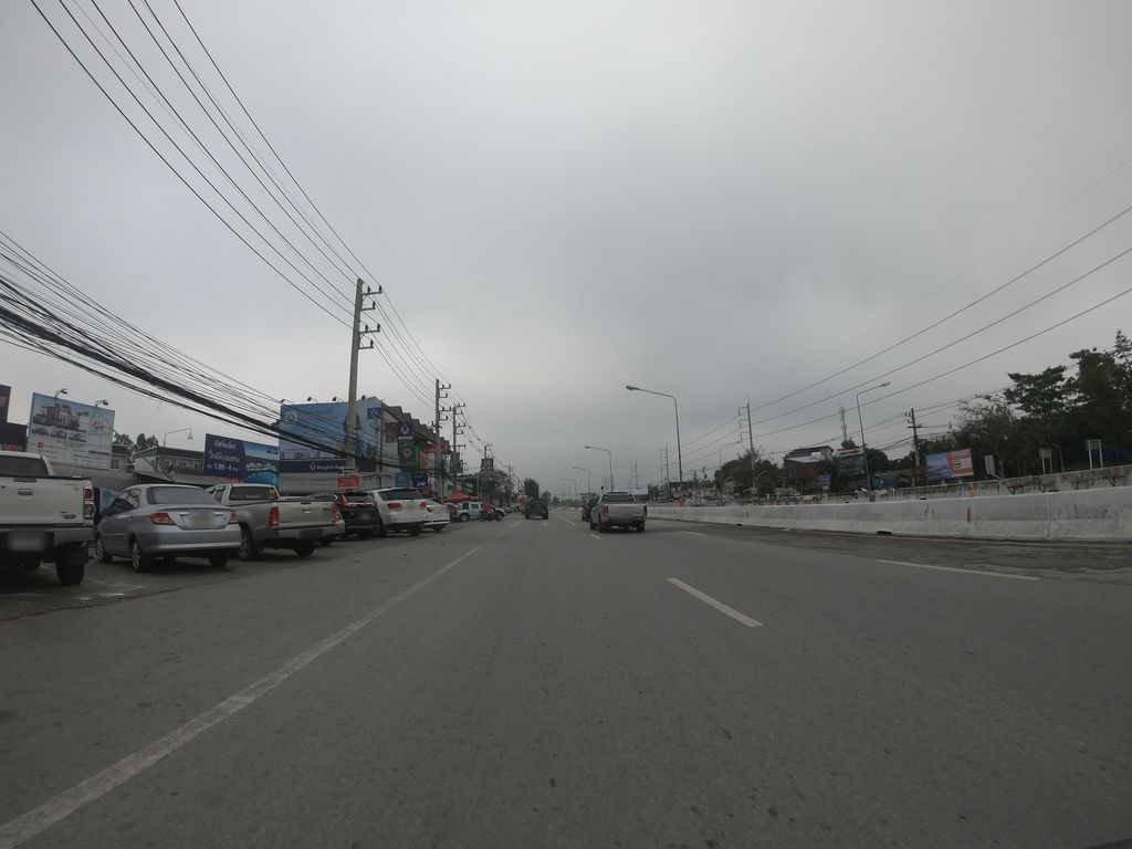 ภาพถนนตรงที่ ร้านไส้ย่างสันป่าข่อย ตั้งอยู่ ถ่ายโดย chanuwath_grab พ.ศ. 2562 (2019) · A street-level view of where ร้านไส้ย่างสันป่าข่อย · Ran Sainga San Pa Khoi stands, by chanuwath_grab in 2562 (2019)