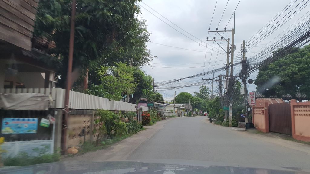 ภาพถนนตรงที่ นวลตา โฮมเมดเบเกอรี่ ตั้งอยู่ ถ่ายโดย jrcarlsen พ.ศ. 2564 (2021) · A street-level view of where นวลตา โฮมเมดเบเกอรี่ · Nuanta Homemade Bakery stands, by jrcarlsen in 2564 (2021)
