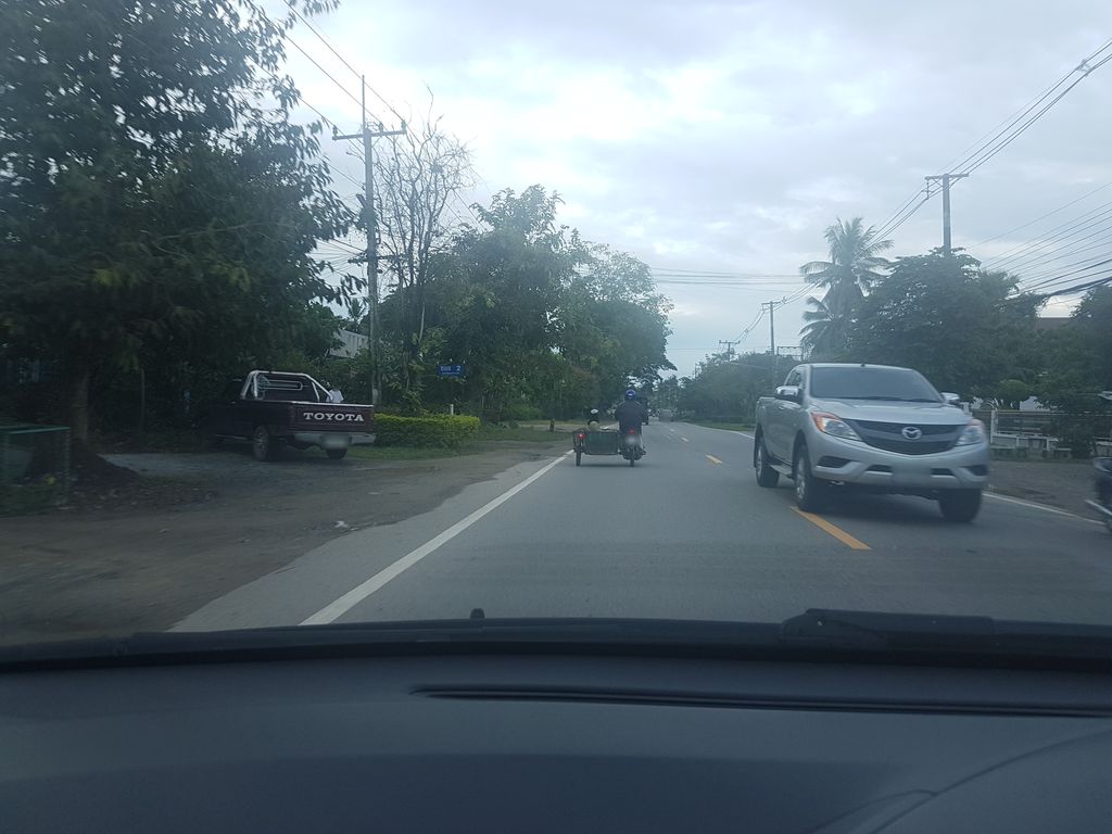 ภาพถนนตรงที่ อู่ สมบัติ บริการ ตั้งอยู่ ถ่ายโดย ekkarin พ.ศ. 2561 (2018) · A street-level view of where อู่ สมบัติ บริการ · U Sombati Brikan stands, by ekkarin in 2561 (2018)