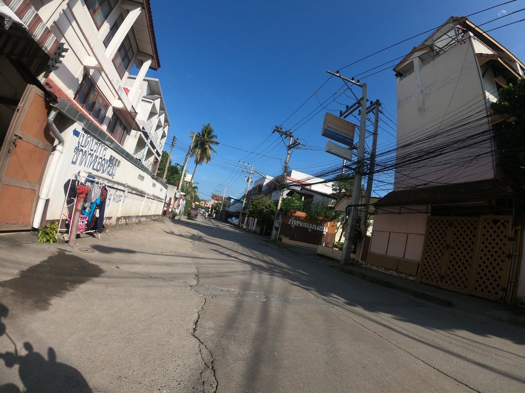 ภาพถนนตรงที่ Mao Mao Pet Clinic ตั้งอยู่ ถ่ายโดย chanuwath_grab พ.ศ. 2562 (2019) · A street-level view of where Mao Mao Pet Clinic stands, by chanuwath_grab in 2562 (2019)
