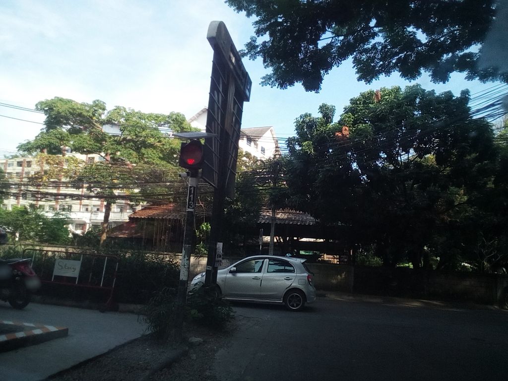 ภาพถนนตรงที่ Vintage Thai Massage ตั้งอยู่ ถ่ายโดย kyoko พ.ศ. 2561 (2018) · A street-level view of where Vintage Thai Massage stands, by kyoko in 2561 (2018)