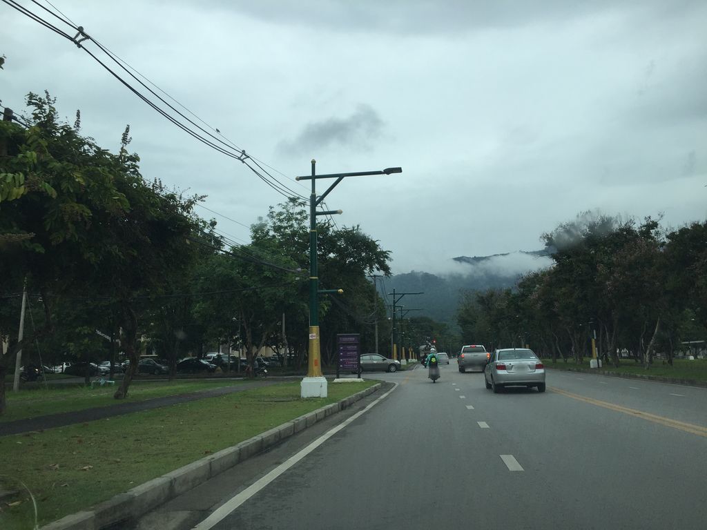 ภาพถนนตรงที่ Chiangkham Luang Resort ตั้งอยู่ ถ่ายโดย kyoko พ.ศ. 2561 (2018) · A street-level view of where Chiangkham Luang Resort stands, by kyoko in 2561 (2018)