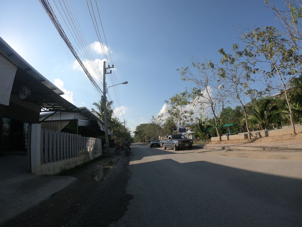ภาพถนนตรงที่ Iron Gym ตั้งอยู่ ถ่ายโดย chanuwath_grab พ.ศ. 2562 (2019) · A street-level view of where Iron Gym stands, by chanuwath_grab in 2562 (2019)