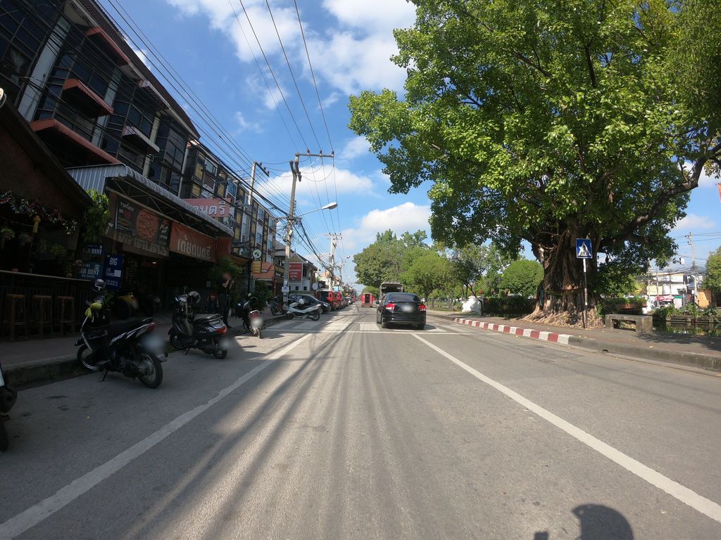 ภาพถนนตรงที่ เต้ยดนตรี ตั้งอยู่ ถ่ายโดย chanuwath_grab พ.ศ. 2562 (2019) · A street-level view of where เต้ยดนตรี · Toeidontri stands, by chanuwath_grab in 2562 (2019)