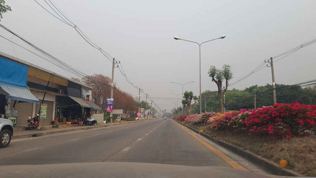 ภาพถนนตรงที่ Omelette Bakery Cafe ตั้งอยู่ ถ่ายโดย jrcarlsen พ.ศ. 2566 (2023) · A street-level view of where Omelette Bakery Cafe stands, by jrcarlsen in 2566 (2023)