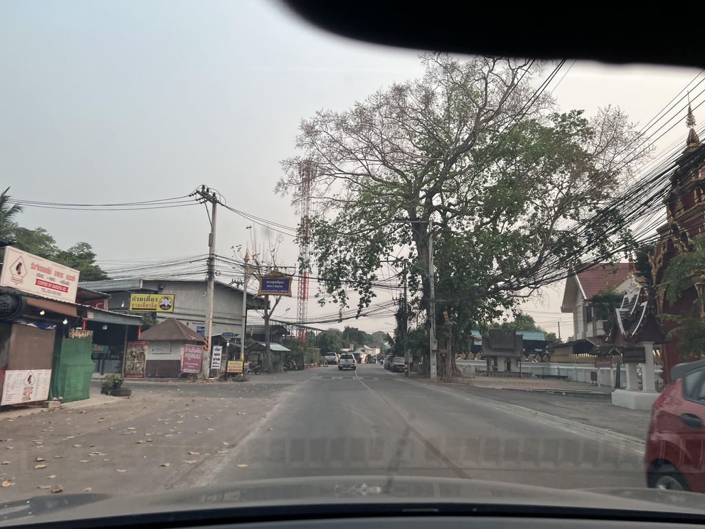 ภาพถนนตรงที่ Pizza Phu Ping ตั้งอยู่ ถ่ายโดย lin_wang พ.ศ. 2567 (2024) · A street-level view of where Pizza Phu Ping stands, by lin_wang in 2567 (2024)