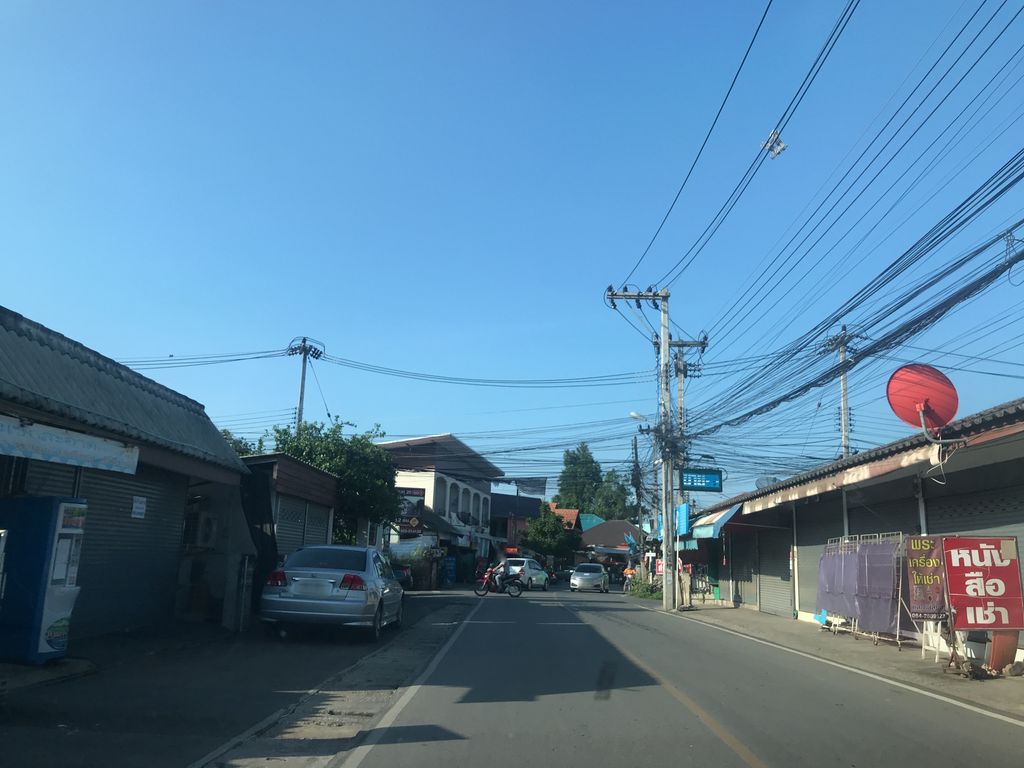 ภาพถนนตรงที่ Parn Thai massage ปรานต์นวดแผนไทย ตั้งอยู่ ถ่ายโดย prasert พ.ศ. 2561 (2018) · A street-level view of where Parn Thai massage ปรานต์นวดแผนไทย stands, by prasert in 2561 (2018)
