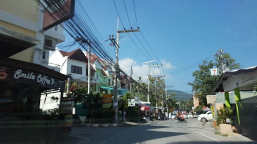 ภาพถนนตรงที่ Subsumboon Apartment ตั้งอยู่ ถ่ายโดย ekkarin พ.ศ. 2559 (2016) · A street-level view of where Subsumboon Apartment stands, by ekkarin in 2559 (2016)