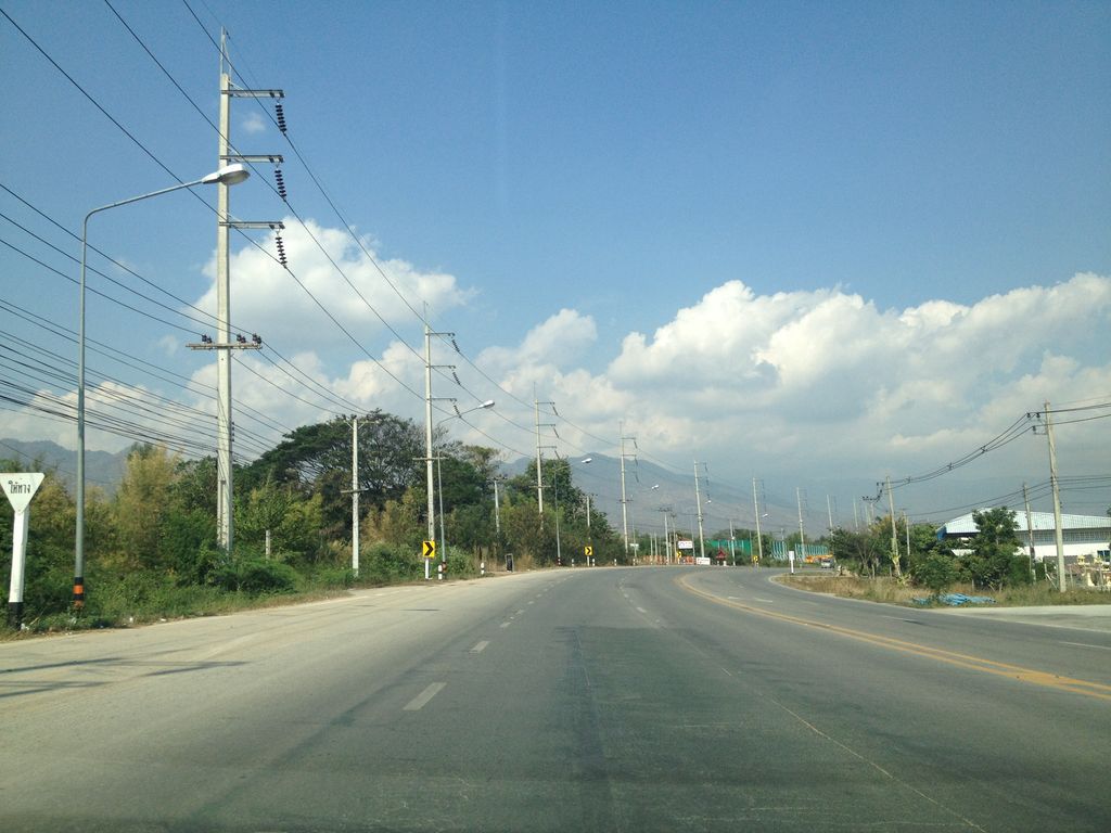 ภาพถนนตรงที่ อู่อเนกบริการ ตั้งอยู่ ถ่ายโดย jimwatana พ.ศ. 2558 (2015) · A street-level view of where อู่อเนกบริการ · U Anek Brikan stands, by jimwatana in 2558 (2015)