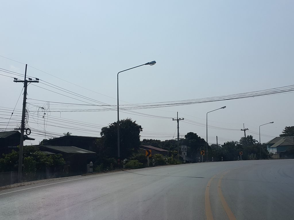 ภาพถนนตรงที่ สปา คลินิกกายภาพบำบัดเชียงใหม่ ตั้งอยู่ ถ่ายโดย jrcarlsen พ.ศ. 2558 (2015) · A street-level view of where สปา คลินิกกายภาพบำบัดเชียงใหม่ · Spa Clinic Kaiphapbambat Chiang Mai stands, by jrcarlsen in 2558 (2015)