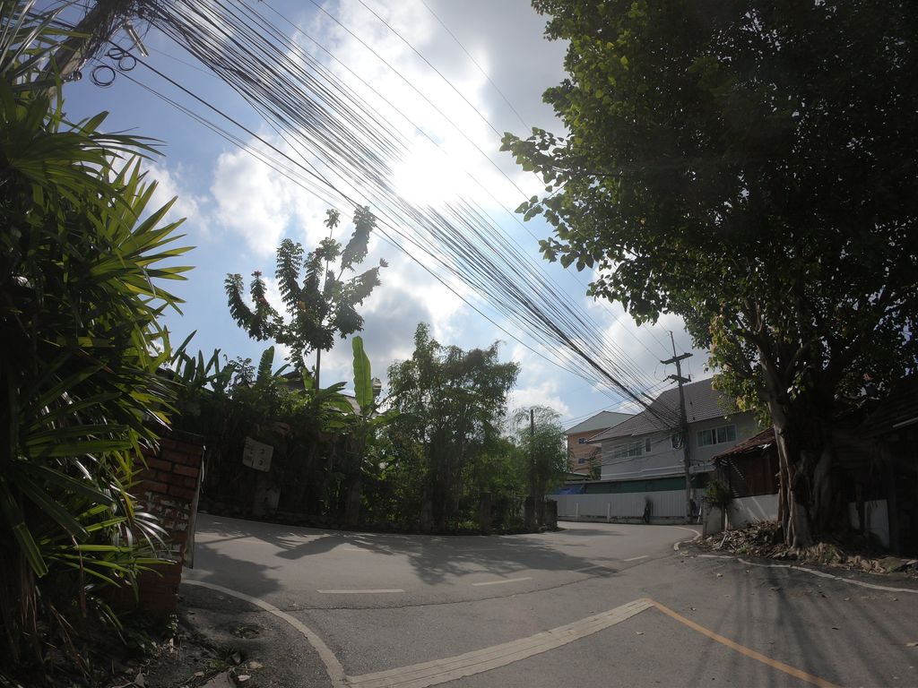 ภาพถนนตรงที่ หลังบ้าน หม่าล่า ตั้งอยู่ ถ่ายโดย chanuwath_grab พ.ศ. 2562 (2019) · A street-level view of where หลังบ้าน หม่าล่า · Langban Mala stands, by chanuwath_grab in 2562 (2019)