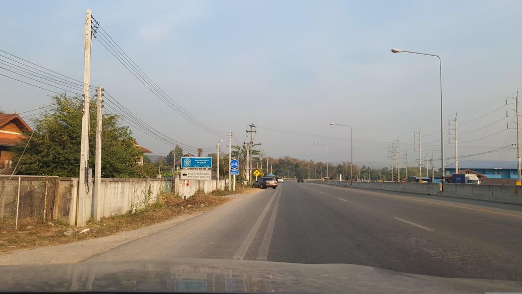 ภาพถนนตรงที่ ริชแบตเตอรี่ ตั้งอยู่ ถ่ายโดย jrcarlsen พ.ศ. 2566 (2023) · A street-level view of where ริชแบตเตอรี่ · Ritbaettoeri stands, by jrcarlsen in 2566 (2023)