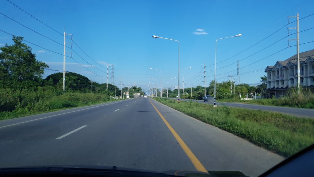 ภาพถนนตรงที่ คำหลวงหมูกระทะ ตั้งอยู่ ถ่ายโดย silamanee พ.ศ. 2561 (2018) · A street-level view of where คำหลวงหมูกระทะ · Kham Luang Mukratha stands, by silamanee in 2561 (2018)