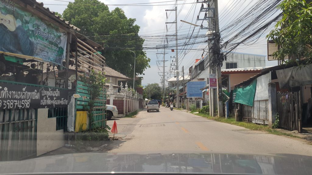 ภาพถนนตรงที่ Vec Craft&Cafe ตั้งอยู่ ถ่ายโดย jrcarlsen พ.ศ. 2565 (2022) · A street-level view of where Vec Craft&Cafe stands, by jrcarlsen in 2565 (2022)