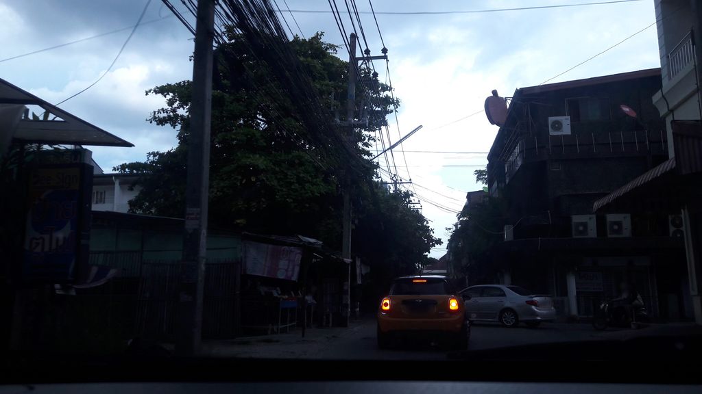 ภาพถนนตรงที่ เจาะบาดาล เชียงใหม่ - บริษัท เอ็ม.เค.เทรดดิ้ง จำกัด - เจาะน้ำบาดาล คุณภาพ ตั้งอยู่ ถ่ายโดย ratchaphat พ.ศ. 2559 (2016) · A street-level view of where เจาะบาดาล เชียงใหม่ - บริษัท เอ็ม.เค.เทรดดิ้ง จำกัด - เจาะน้ำบาดาล คุณภาพ · Chobadan Chiang Mai - Borisat Em.khe.Trading Chamkat - Chonambadan Khunphap stands, by ratchaphat in 2559 (2016)