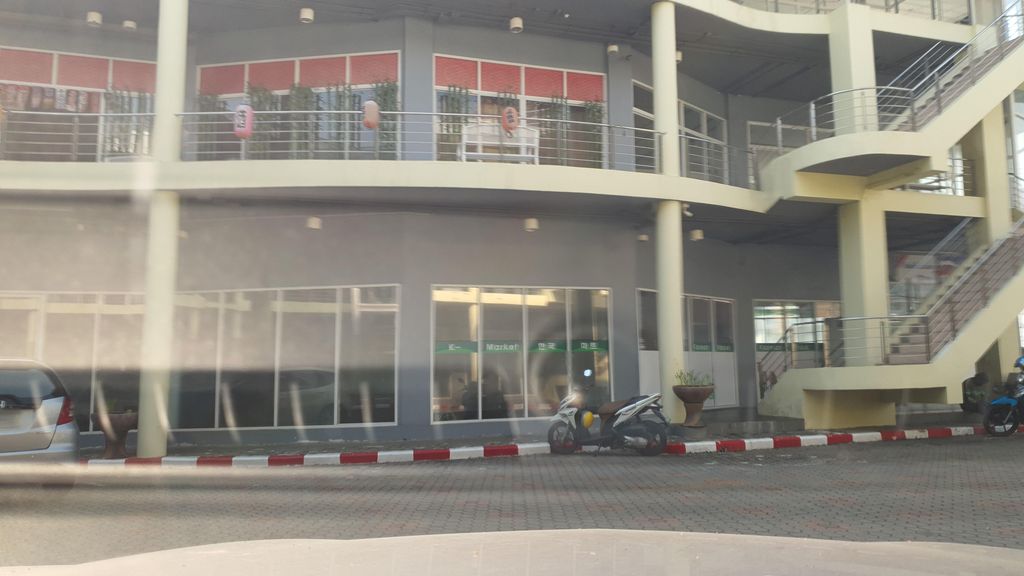 ภาพถนนตรงที่ Kung Fu Chiang Mai - Martial Arts School ตั้งอยู่ ถ่ายโดย jrcarlsen พ.ศ. 2565 (2022) · A street-level view of where Kung Fu Chiang Mai - Martial Arts School stands, by jrcarlsen in 2565 (2022)