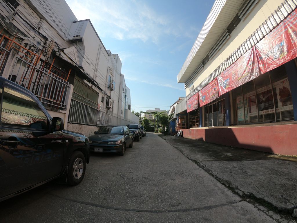 ภาพถนนตรงที่ กลิ่นควัน at sprintcafe ตั้งอยู่ ถ่ายโดย chanuwath_grab พ.ศ. 2562 (2019) · A street-level view of where กลิ่นควัน at sprintcafe stands, by chanuwath_grab in 2562 (2019)