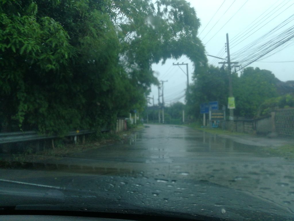 ภาพถนนตรงที่ ฉ่ำ ฉิมพลี ตั้งอยู่ ถ่ายโดย chanon พ.ศ. 2561 (2018) · A street-level view of where ฉ่ำ ฉิมพลี · Cham Chimphli stands, by chanon in 2561 (2018)