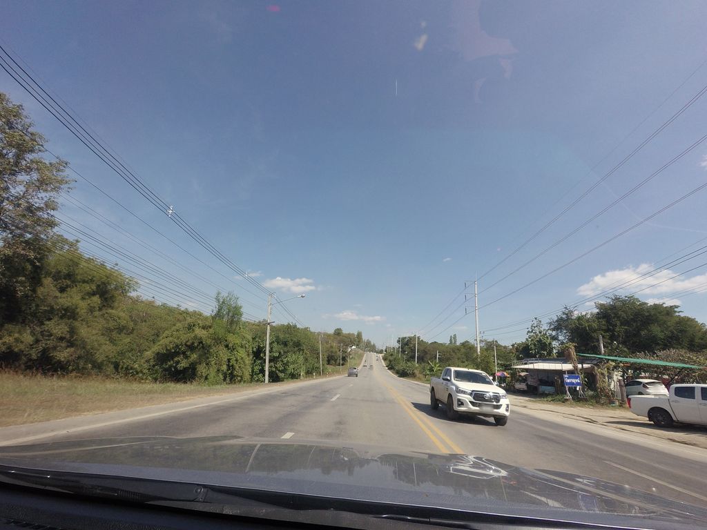 ภาพถนนตรงที่ ศรีโทนสุโขทัย ตั้งอยู่ ถ่ายโดย mishari พ.ศ. 2563 (2020) · A street-level view of where ศรีโทนสุโขทัย · Si Thon Sukhothai stands, by mishari in 2563 (2020)