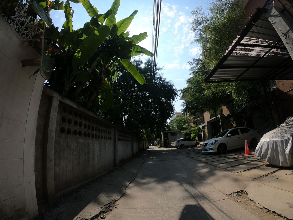 ภาพถนนตรงที่ นานปี -NaanPee ตั้งอยู่ ถ่ายโดย chanuwath_grab พ.ศ. 2562 (2019) · A street-level view of where นานปี -NaanPee stands, by chanuwath_grab in 2562 (2019)