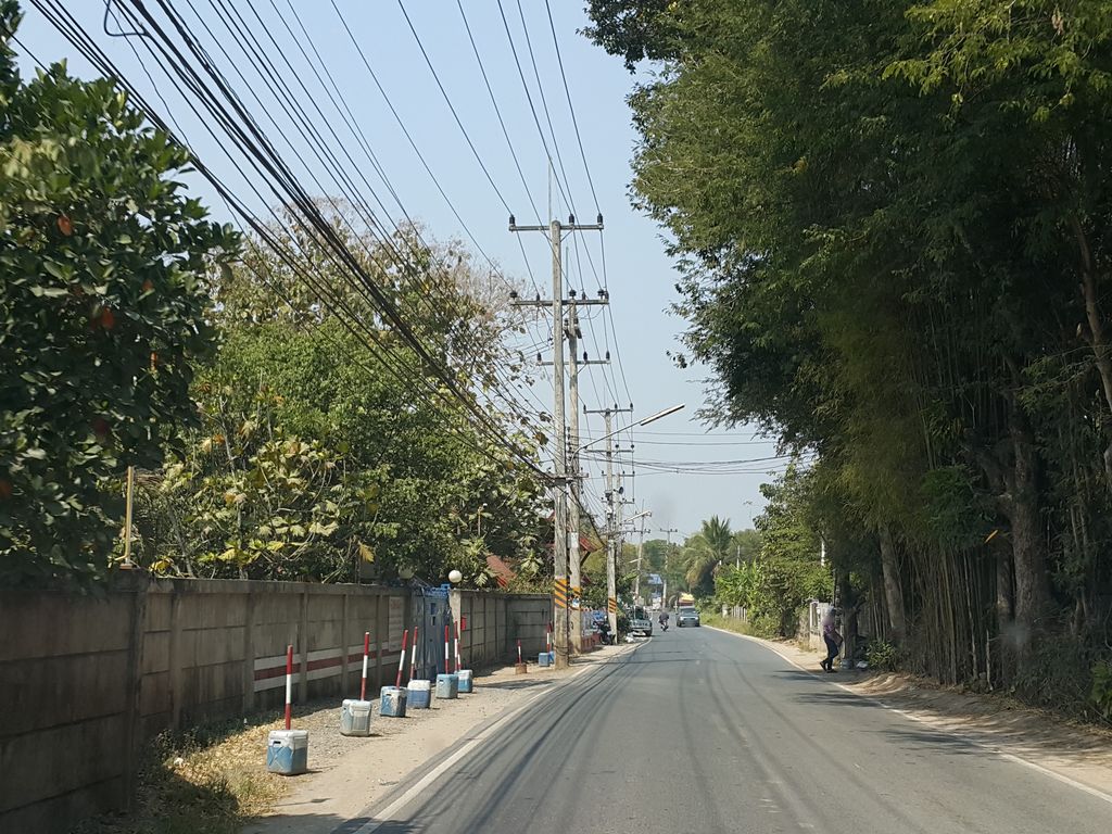ภาพถนนตรงที่ หจก.มาสเตอร์คลีน ลอนดรี้ แอนด์เซอร์วิส ตั้งอยู่ ถ่ายโดย jrcarlsen พ.ศ. 2559 (2016) · A street-level view of where หจก.มาสเตอร์คลีน ลอนดรี้ แอนด์เซอร์วิส · .mattoekhlin Laundry & Service Partnership stands, by jrcarlsen in 2559 (2016)