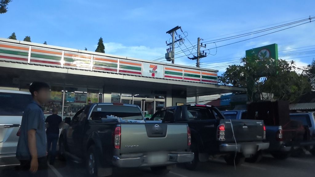ภาพถนนตรงที่ เซเว่นปตท.แม่เเจ่ม ตั้งอยู่ ถ่ายโดย charlesano พ.ศ. 2561 (2018) · A street-level view of where เซเว่นปตท.แม่เเจ่ม · Seven PTT.maechem stands, by charlesano in 2561 (2018)