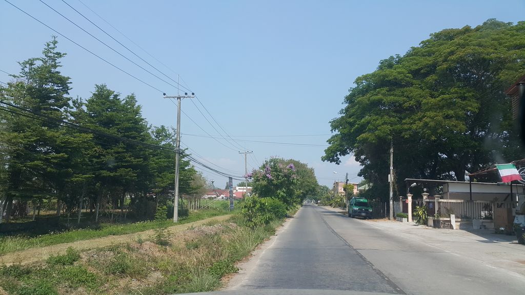ภาพถนนตรงที่ อันนา เฮาส์ ตั้งอยู่ ถ่ายโดย jrcarlsen พ.ศ. 2562 (2019) · A street-level view of where อันนา เฮาส์ · Anna House stands, by jrcarlsen in 2562 (2019)