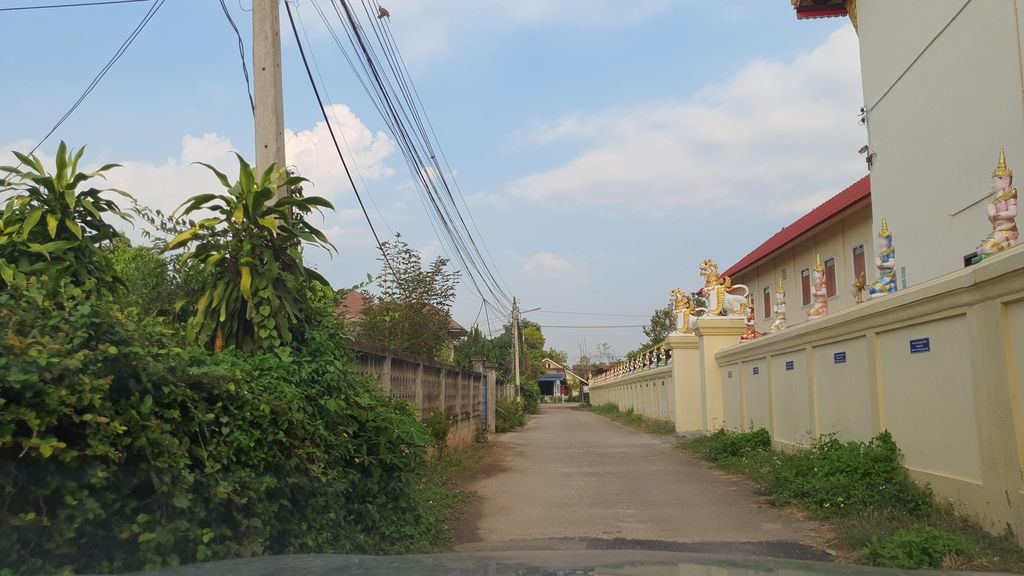 ภาพถนนตรงที่ กศน.ตำบลสันกำแพง ตั้งอยู่ ถ่ายโดย jrcarlsen พ.ศ. 2565 (2022) · A street-level view of where กศน.ตำบลสันกำแพง · Kason.Tambon San Kamphaeng stands, by jrcarlsen in 2565 (2022)