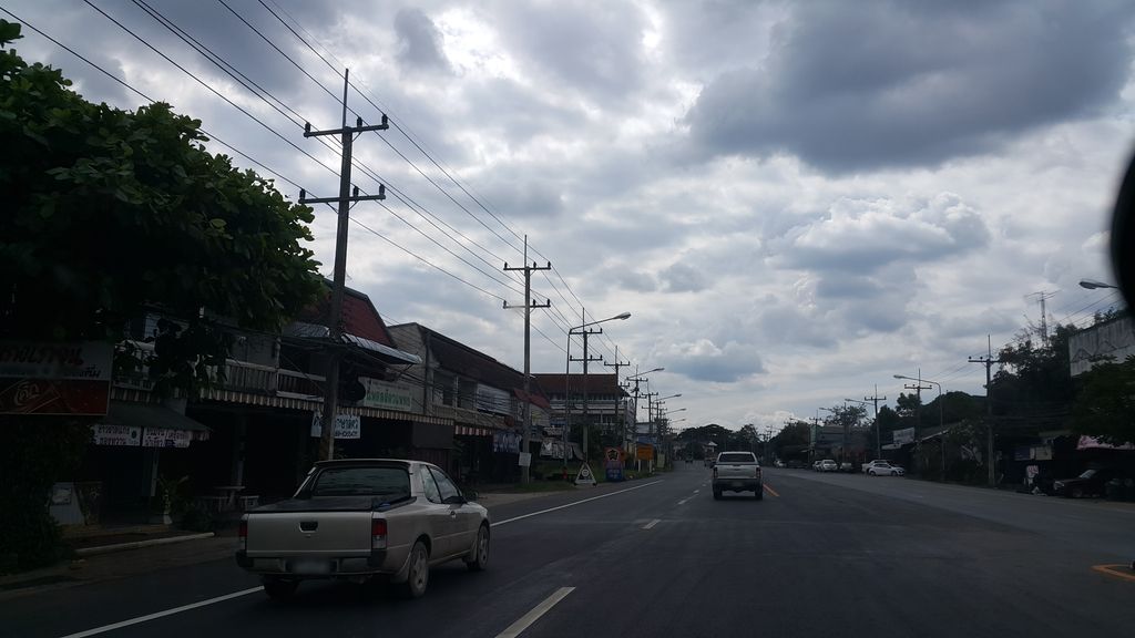 ภาพถนนตรงที่ โรงเรียนทักษะอาชีพเพื่อความก้าวหน้า เชียงใหม่ ตั้งอยู่ ถ่ายโดย jrcarlsen พ.ศ. 2561 (2018) · A street-level view of where โรงเรียนทักษะอาชีพเพื่อความก้าวหน้า เชียงใหม่ · Thaksa Achip Phuea Khwamkaona Chiang Mai School stands, by jrcarlsen in 2561 (2018)