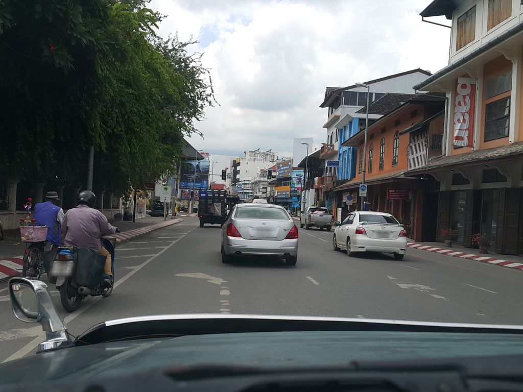 ภาพถนนตรงที่ Smart Taekwondo ตั้งอยู่ ถ่ายโดย jrcarlsen พ.ศ. 2558 (2015) · A street-level view of where Smart Taekwondo stands, by jrcarlsen in 2558 (2015)