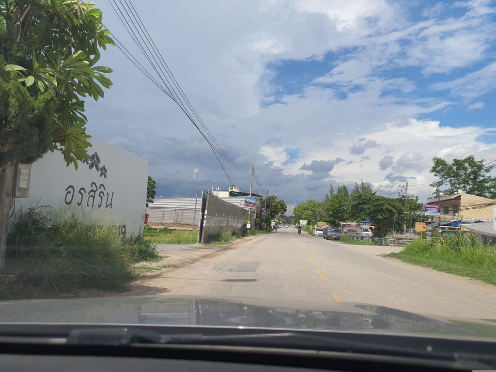 ภาพถนนตรงที่ ตันธิวงศ์ คอนสตรัคชั่น ตั้งอยู่ ถ่ายโดย jrcarlsen พ.ศ. 2566 (2023) · A street-level view of where ตันธิวงศ์ คอนสตรัคชั่น · Tanthionga Construction stands, by jrcarlsen in 2566 (2023)