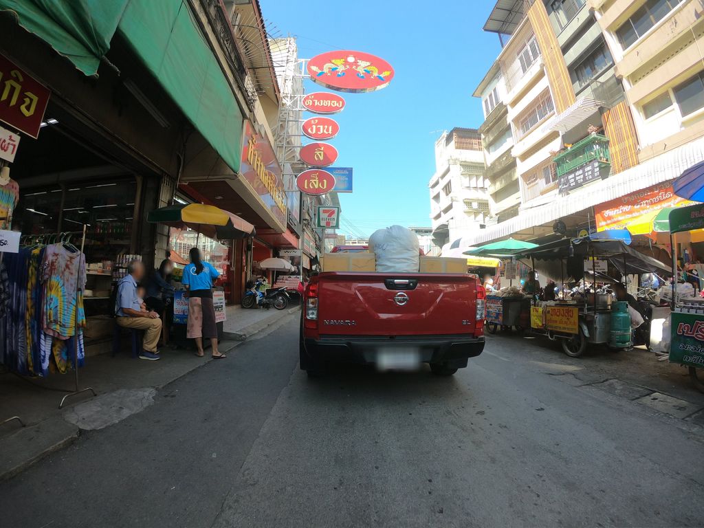 ภาพถนนตรงที่ คุณากิจ สีย้อมผ้า ตั้งอยู่ ถ่ายโดย chanuwath_grab พ.ศ. 2562 (2019) · A street-level view of where คุณากิจ สีย้อมผ้า · Khunakit Siiompha stands, by chanuwath_grab in 2562 (2019)