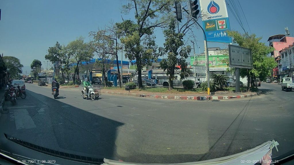 ภาพถนนตรงที่ ขนมจีนราชาเส้นสด ตั้งอยู่ ถ่ายโดย ThailandCambodia พ.ศ. 2569 (2026) · A street-level view of where ขนมจีนราชาเส้นสด · Khanomchin Racha Sensot stands, by ThailandCambodia in 2569 (2026)
