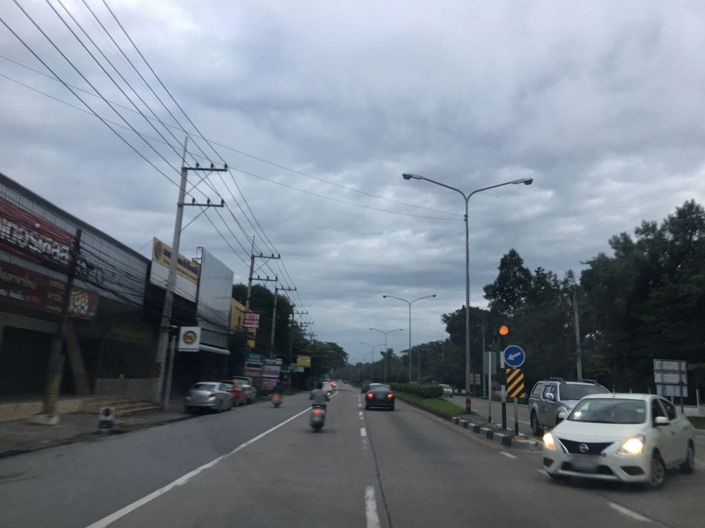 ภาพถนนตรงที่ Club76 Coffee ตั้งอยู่ ถ่ายโดย wapriz พ.ศ. 2561 (2018) · A street-level view of where Club76 Coffee stands, by wapriz in 2561 (2018)