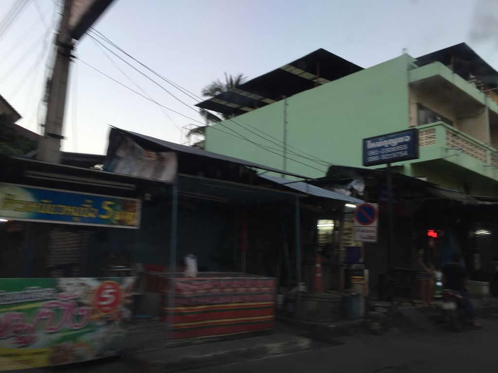 ภาพถนนตรงที่ นิดหนุมโมบาย ตั้งอยู่ ถ่ายโดย kyoko พ.ศ. 2561 (2018) · A street-level view of where นิดหนุมโมบาย · Nitnummobai stands, by kyoko in 2561 (2018)
