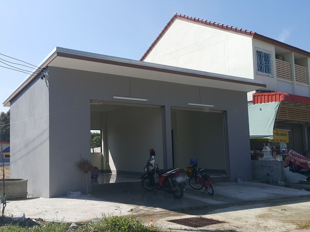 ภาพถนนตรงที่ Loft Coffee ตั้งอยู่ ถ่ายโดย jrcarlsen พ.ศ. 2558 (2015) · A street-level view of where Loft Coffee stands, by jrcarlsen in 2558 (2015)