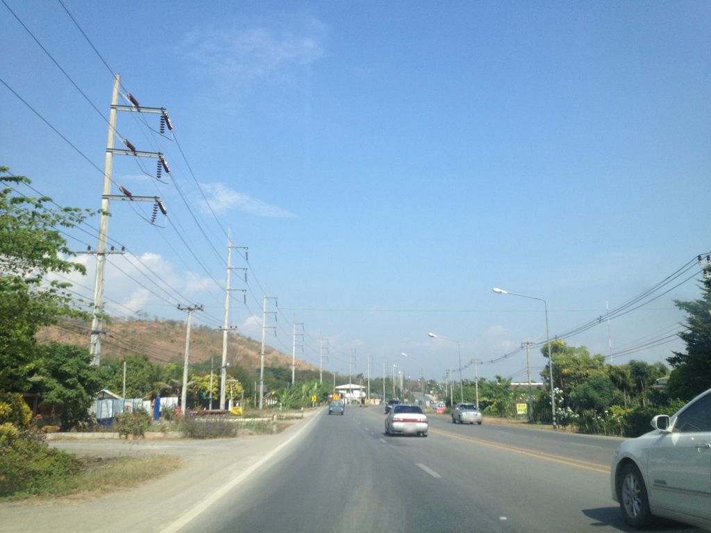 ภาพถนนตรงที่ เอ็นแอนด์เอ็น มินิมาร์ท ตั้งอยู่ ถ่ายโดย jimwatana พ.ศ. 2558 (2015) · A street-level view of where เอ็นแอนด์เอ็น มินิมาร์ท · En & En Mini Mart stands, by jimwatana in 2558 (2015)