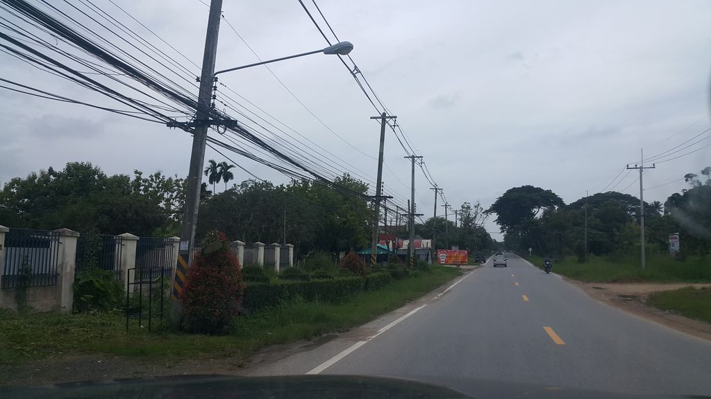 ภาพถนนตรงที่ ซาลาเปาบ้านม่วง ตั้งอยู่ ถ่ายโดย jrcarlsen พ.ศ. 2561 (2018) · A street-level view of where ซาลาเปาบ้านม่วง · Salapao Ban Muang stands, by jrcarlsen in 2561 (2018)