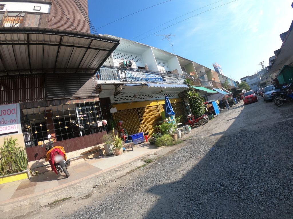 ภาพถนนตรงที่ STC Design Engineering ตั้งอยู่ ถ่ายโดย chanuwath_grab พ.ศ. 2562 (2019) · A street-level view of where STC Design Engineering stands, by chanuwath_grab in 2562 (2019)